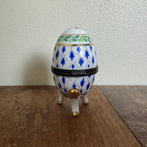 Hand painted Ceramic footed decorative Easter Egg hinged trinket ring box - Picture 4 of 8